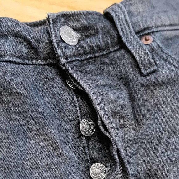 Levi's 501 Womens Denim Shorts Size 28 High Rise Cheeky Raw Hem Black Wash - Picture 2 of 12